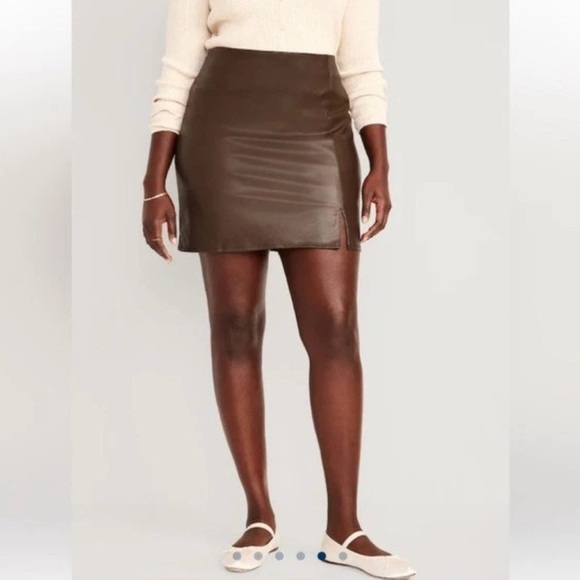 Old Navy Dresses & Skirts - Old navy fitted mini skirt faux leather in espresso bark brown women’s size XL